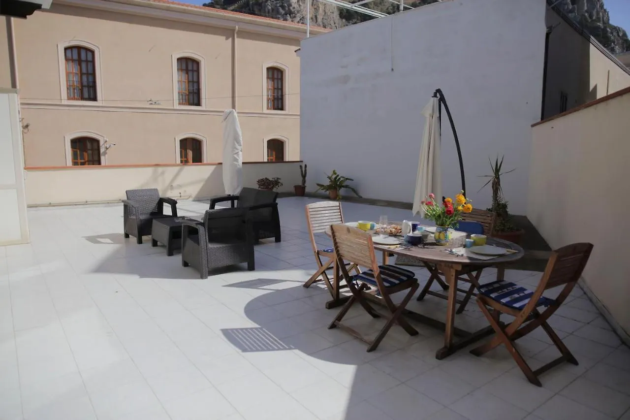 Апартаменты The Sunny House Чефалу
